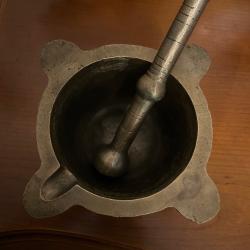 Mortier et pilon en bronze