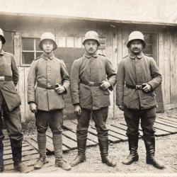 CPA -Photo - Un Groupe Soldats Allemands -N&deg;4247