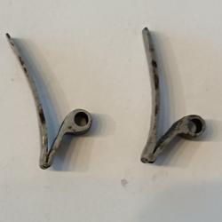 LOT DE 2 RESSORTS EN "V"  LOT 30