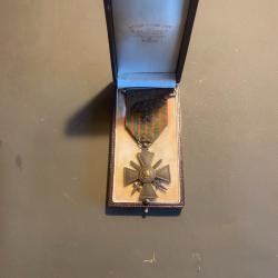 une croix de guerre 1914 /  1918  avec une citation et une palme