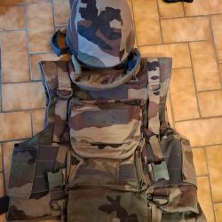 Casque SPECTRA marque GALET et une housse pare-éclats camouflé Armée Française