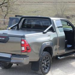 TOYOTA HILUX INVINCIBLE