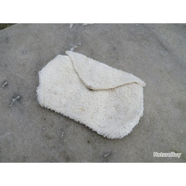 Petite pochette de soire vintage de couleur crme avec perles intrieur doubl en tissu (Vers 1960)