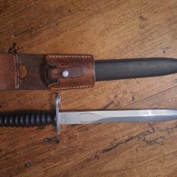 Très ancienne baïonnette SIG 57, Waffenfabrik Bern, numérotée  'WENGER 7396', fourreau et gousset