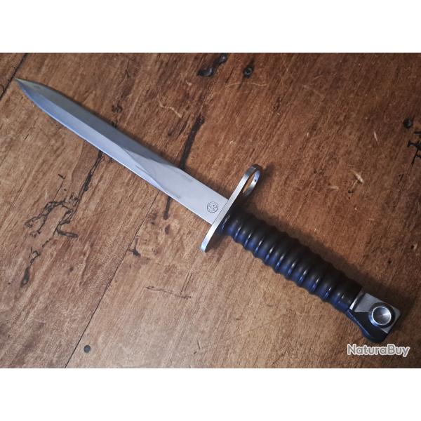 Baonnette SIG 57, Waffenfabrik Bern, numrote 'V 312319' par Victorinox, fourreau sans PG