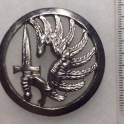 FRANCE - INSIGNE DE BERET PARACHUTISTE FABRICATION