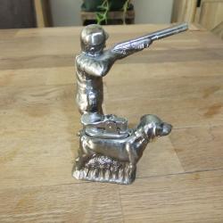 Ancien briquet presse papier chasseur avec son chien.