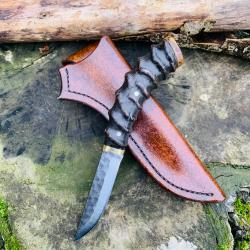 couteau de chasse d'artisan / corne d'antilope / loupe d'acacia / acier carbone 80crv2