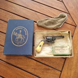 revolver &agrave; broche calibre 5mm &eacute;poque Napol&eacute;on 3