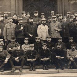 CPA - Carte Photo Militaire Groupe Soldats N&deg;4256