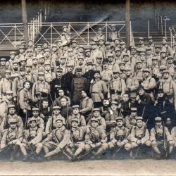 CPA - Carte Photo Militaire Groupe Soldats N&deg;4260