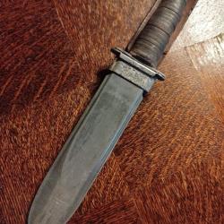 Couteau de combat USN Mark 2 Camillus marquage garde.