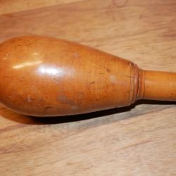 Jolie Poire à poudre en bois