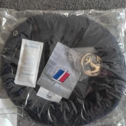 BERET REGLEMENTAIRE BORD CUIR TOUR TETE 55 AVEC INSIGNE TDM ARGENT NEUF