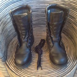 Rangers armée française modèle "hiver" en taille 40.