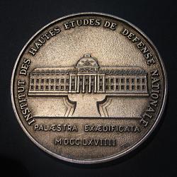grosse medaille de bronze argent&eacute; "d&eacute;fense nationale" diametre 73 mm poids 160 grs