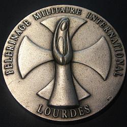 medaille de bronze argent&eacute; "pelerinage militaire &agrave; LOURDES " diametre 73 mm poids 169 g