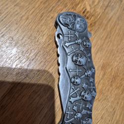 Couteaux tête de mort style chopper