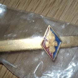 Pince &agrave; cravate l&eacute;gion &eacute;trang&egrave;re.