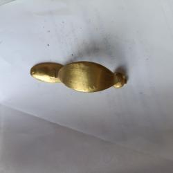 R&eacute;plique de pontet laiton