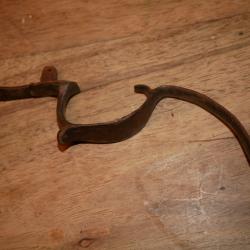 Pontet en acier de pistolet à silex ou à percussion avec retroussis avant