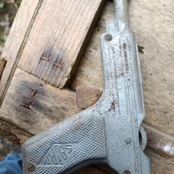 Pistolet fléchettes amorces sajam