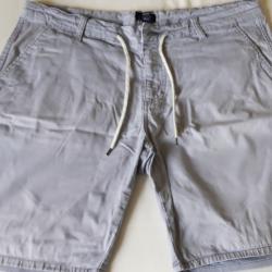 Short gris fonc&eacute; marque Kiabi taille 46