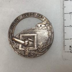 FRANCE 40 - INSIGNE ATTRIBUT BÉRET TROUPES DE FORTERESSE LIGNE MAGINOT à épingle. (argenté)