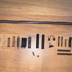 Lot de pi&egrave;ces pour PM UZI SMG