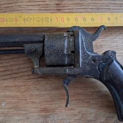 Revolver à broche ancien
