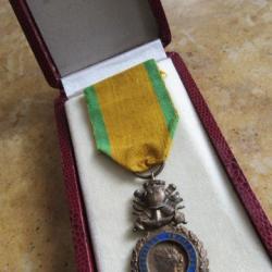 médaille militaire boite ww1première guerre 1914 1918 la seule portée par maréchal Pétain argent