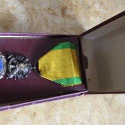 médaille militaire boite ww1première guerre 1914 1918 argent la seule portée par maréchal Pétain