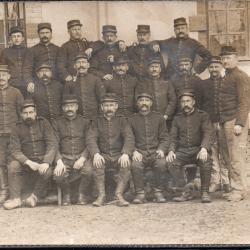 CPA -Photographie d'un groupe de soldats N&deg;4262