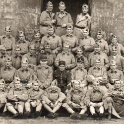 CPA -Photographie d'un groupe de soldats N&deg;4263