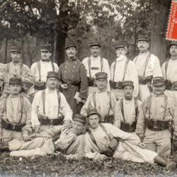 CPA -Photographie d'un groupe de soldats N&deg;4264