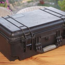 Valise type flycase pour 4 armes de poing