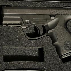 Steyr S9 A1, cal 9 mm, état proche du neuf, vendu dans sa boîte d'origine.