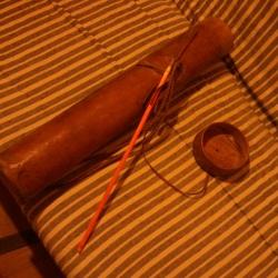 1 petit + 1 gros carquoi + 40 fl&egrave;ches +arc