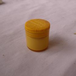 WW2 US PETIT POT A GRAISSE MILITAIRE JAUNE AMÉRICAIN NON OUVERT POUR GARAND ( 39-45 )