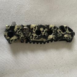 Couteau tete de mort