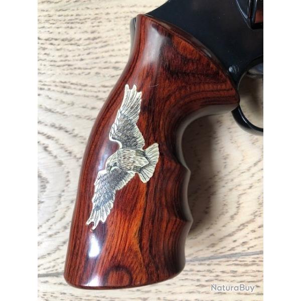 Pour S&W K square butt, magnifiques plaquettes.