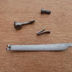 Lot de Pieces détachés Revolver 1873 Clef de Ressort , Ressort etc ...