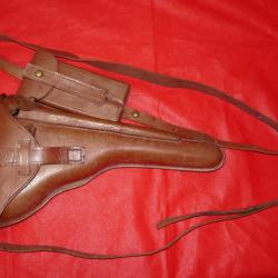 Etui de LUGER LP08/14 dit Artillerie avec son porte chargeur, sa sangle et les outils