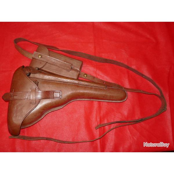 Etui de LUGER LP08/14 dit Artillerie avec son porte chargeur, sa sangle et les outils