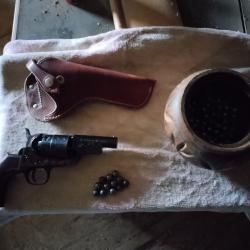 Calibre 44 court très pratique filipieta avec holster cuir épais servi  2 fois plus  100 balles