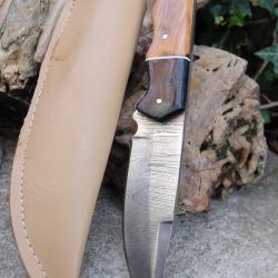 Skinner Bowie Couteau de Chasse Damas Lame 256 Couches Manche 2 Bois Fabric Artisanale Etui Cuir