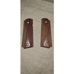 Paire de  plaquettes pour colt   marron