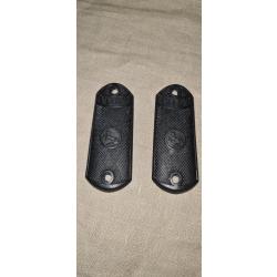 Paire de  plaquettes pour colt ( cheval)