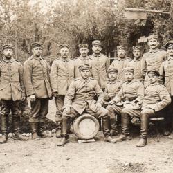 CPA -Photo - Un Groupe Soldats Allemands - N°4270