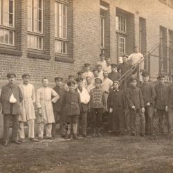 CPA -Photo - Un Groupe Soldats Allemands - N&deg;4284